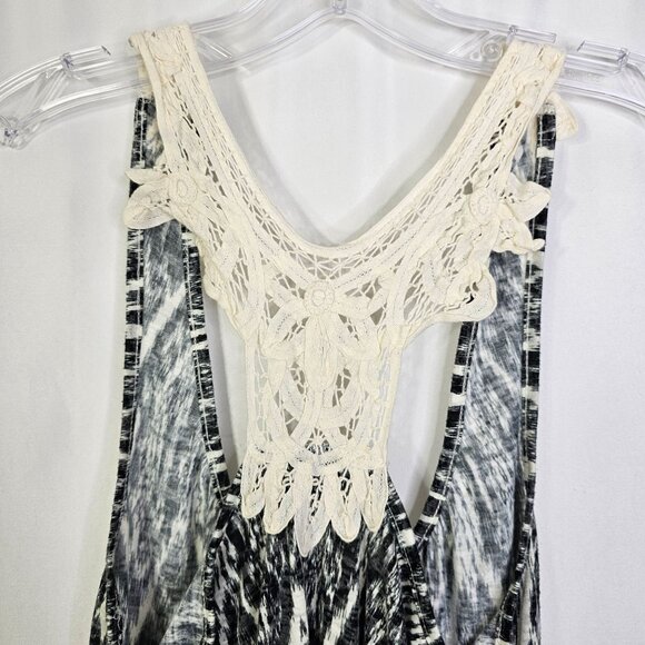 Kimchi & Blue Women Medium Gray White Embroidered Racerback Tank Top - Picture 5 of 7